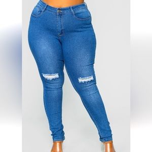 🛍️ FASHION NOVA Skinny Jeans